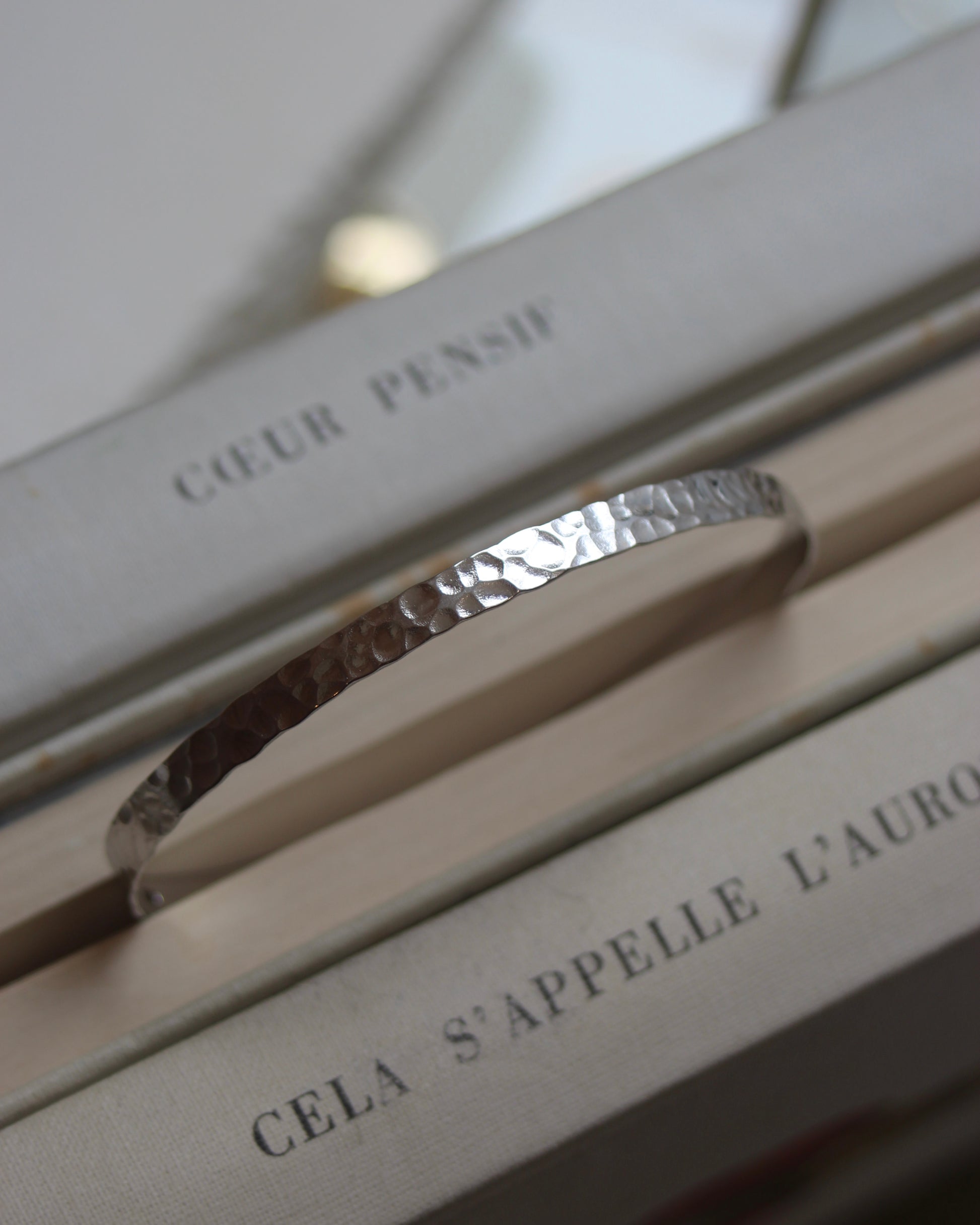 Bracelet ruban martelé argent (personnalisable)