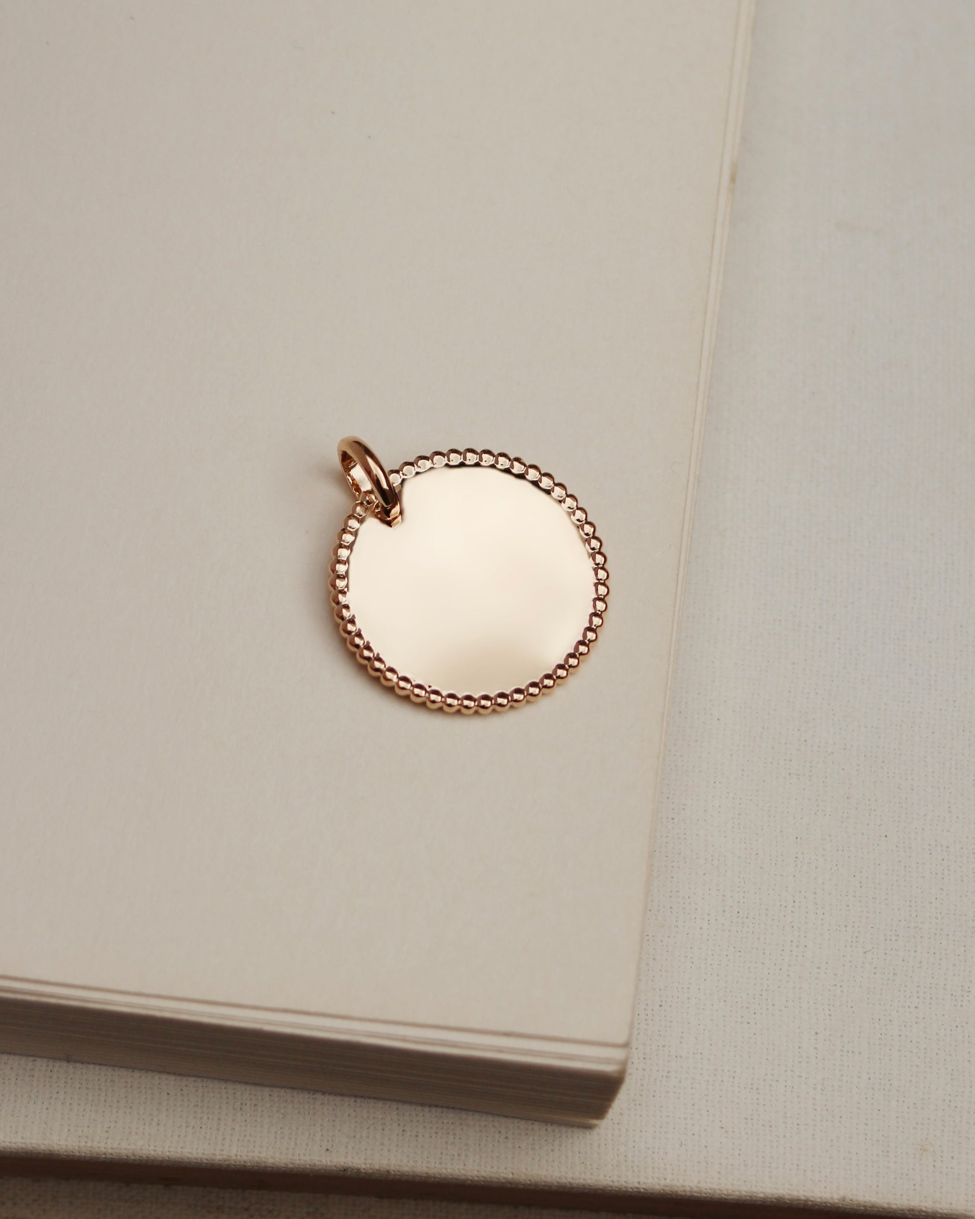 Médaille contour perlé 20mm (personnalisable)