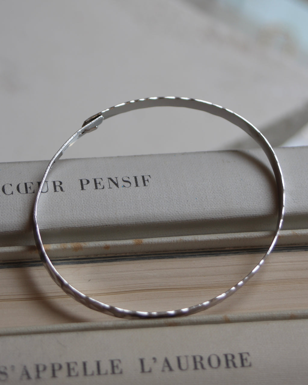 Bracelet ruban martelé argent (personnalisable)