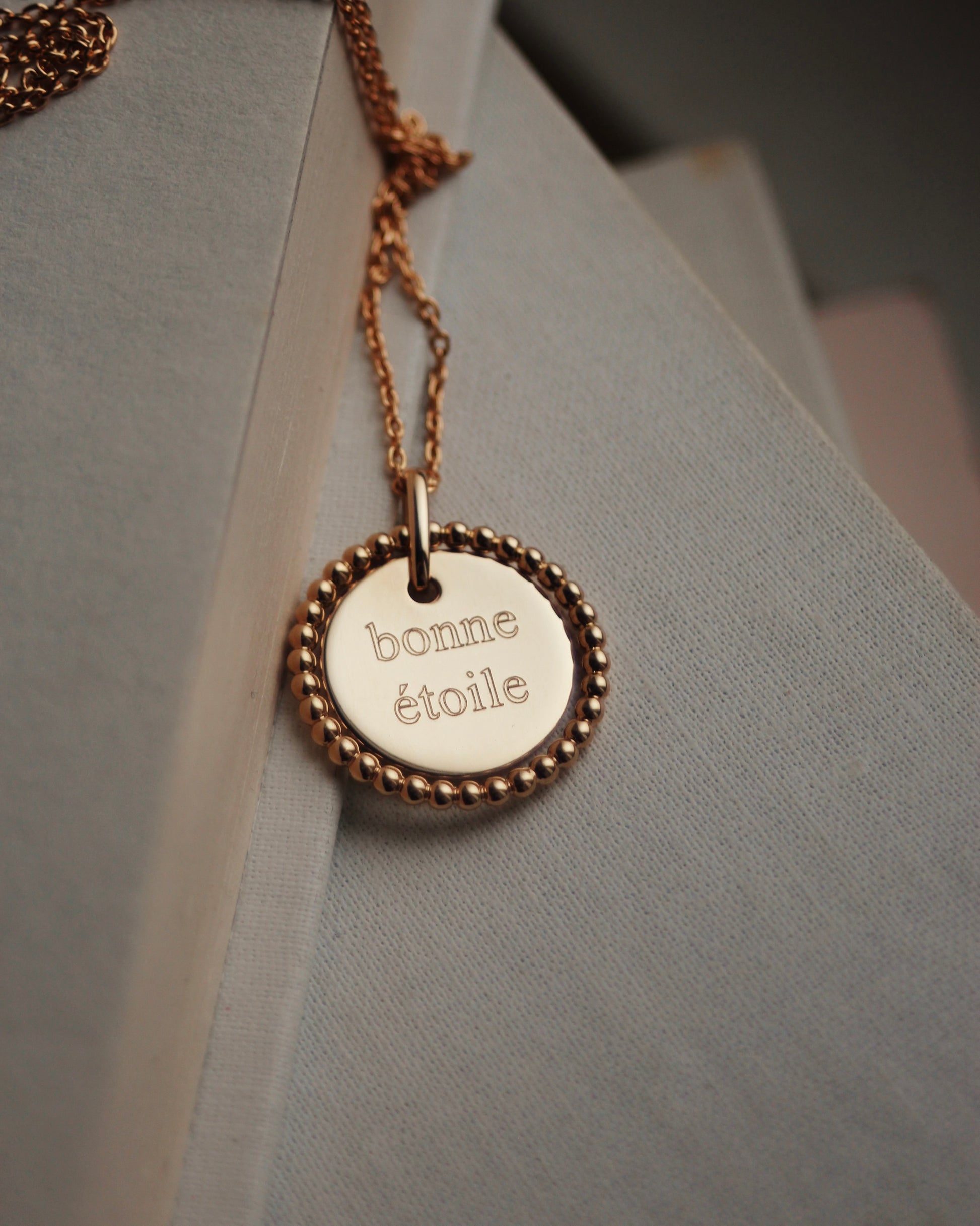 Médaille cerclage perlé (personnalisable)