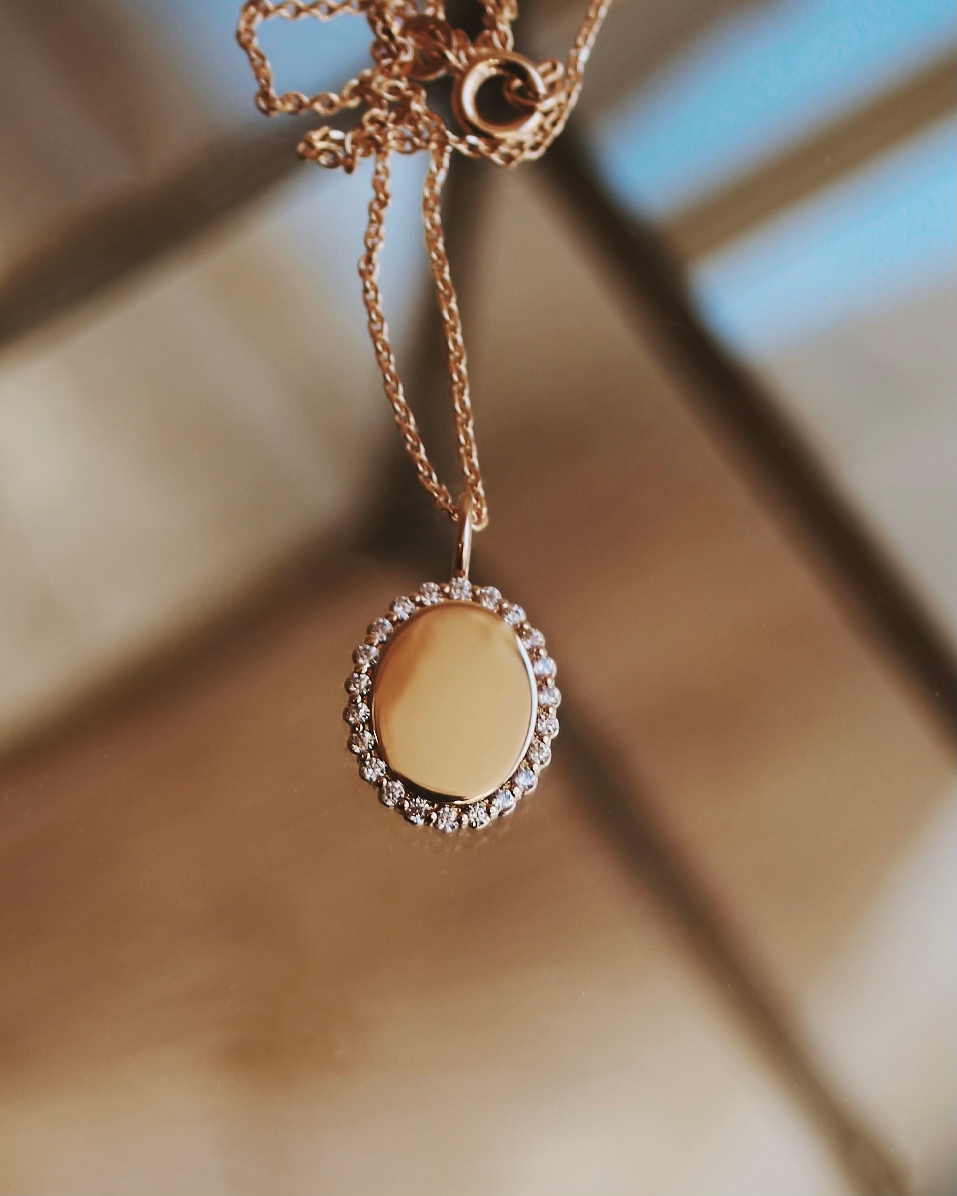 Medaille strass ovale (personnalisable)