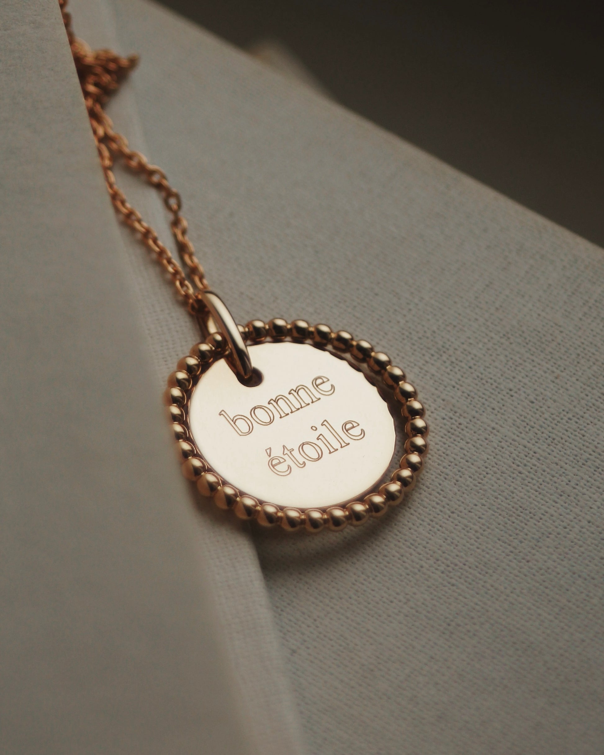 Médaille cerclage perlé (personnalisable)