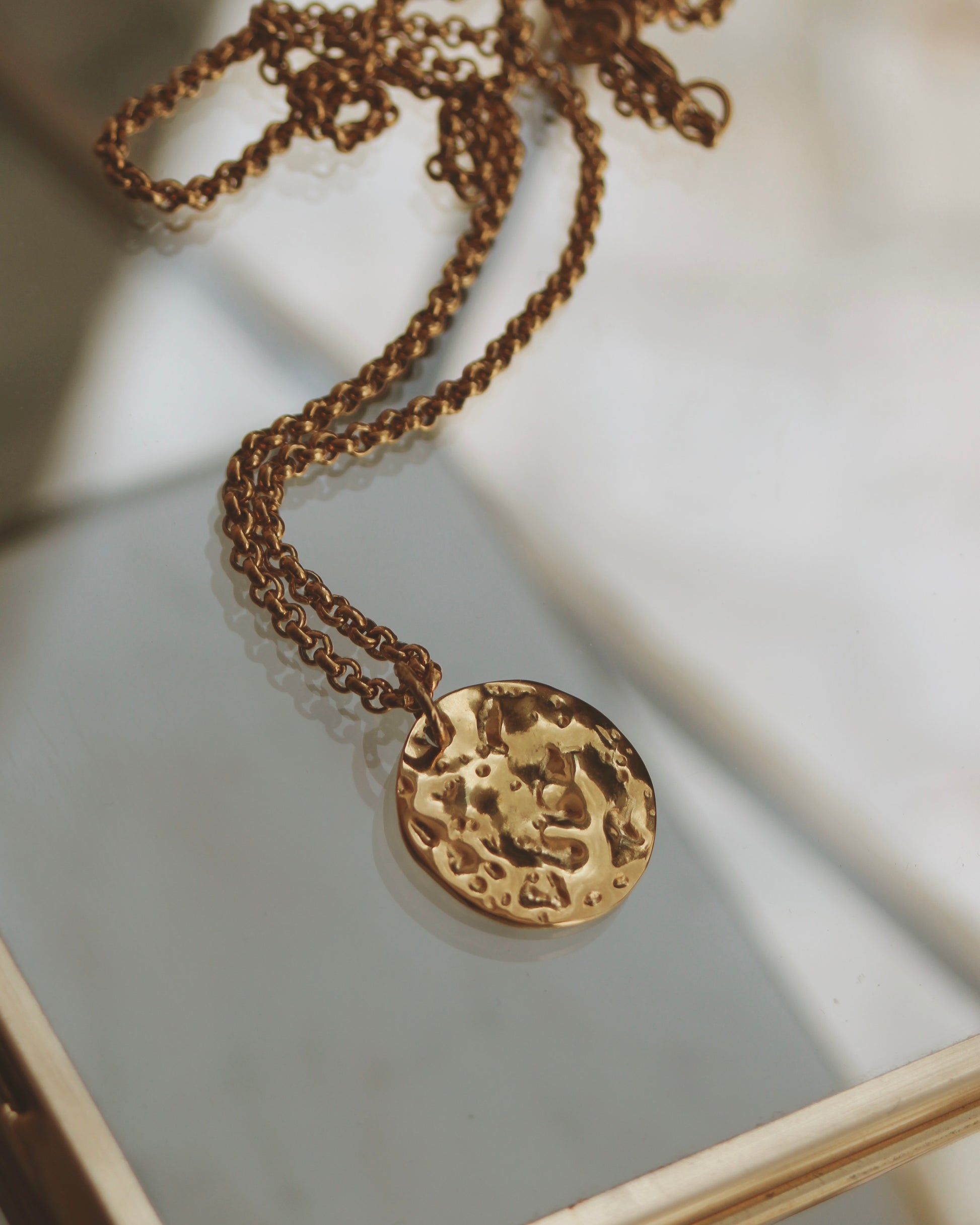 Collier martelé