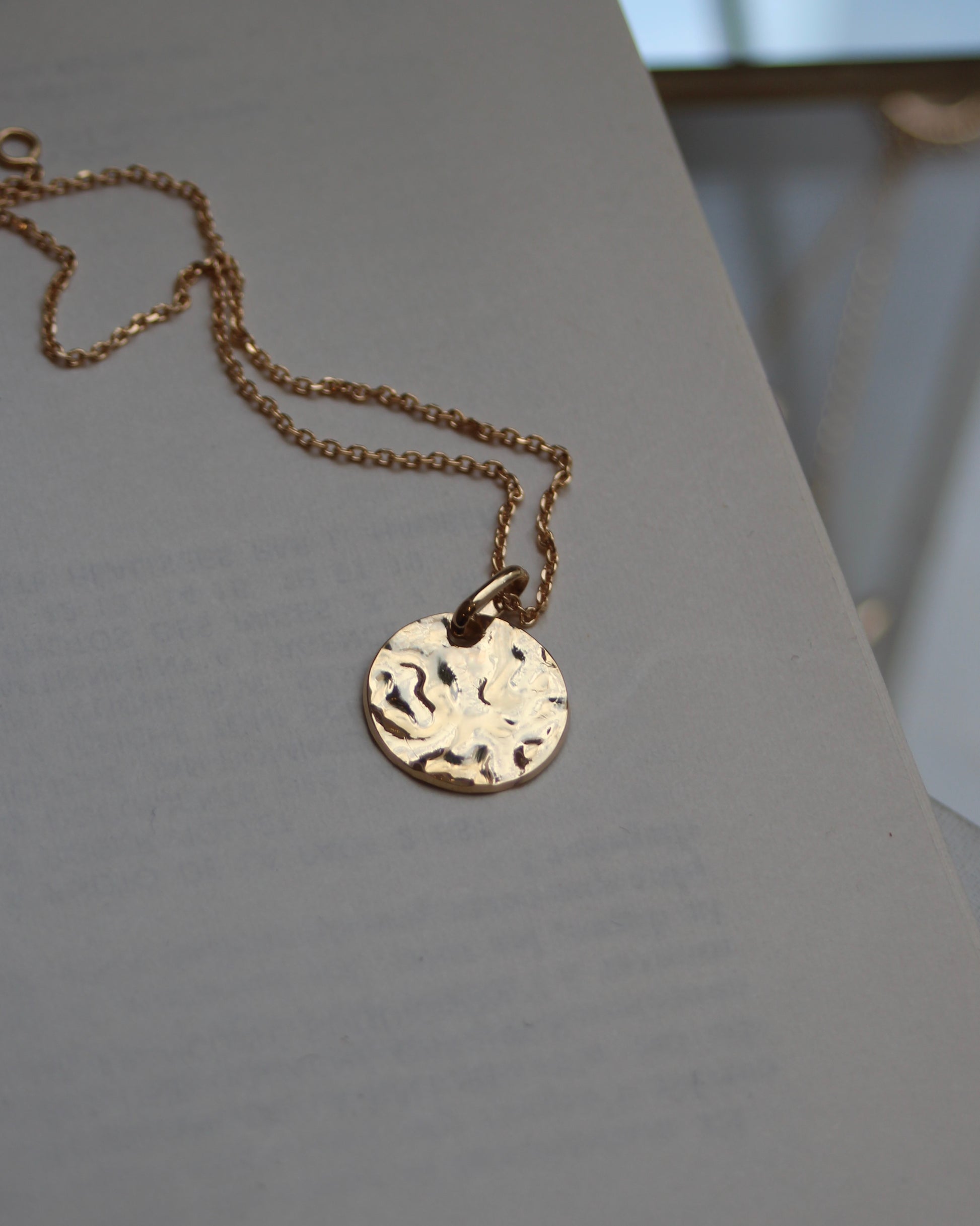 Médaille martelée (personnalisable)
