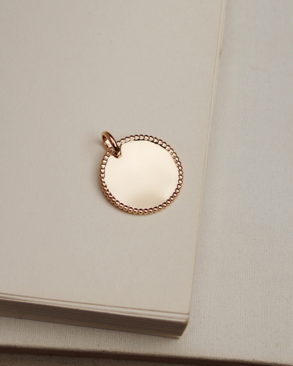 Médaille contour perlé 20mm (personnalisable)