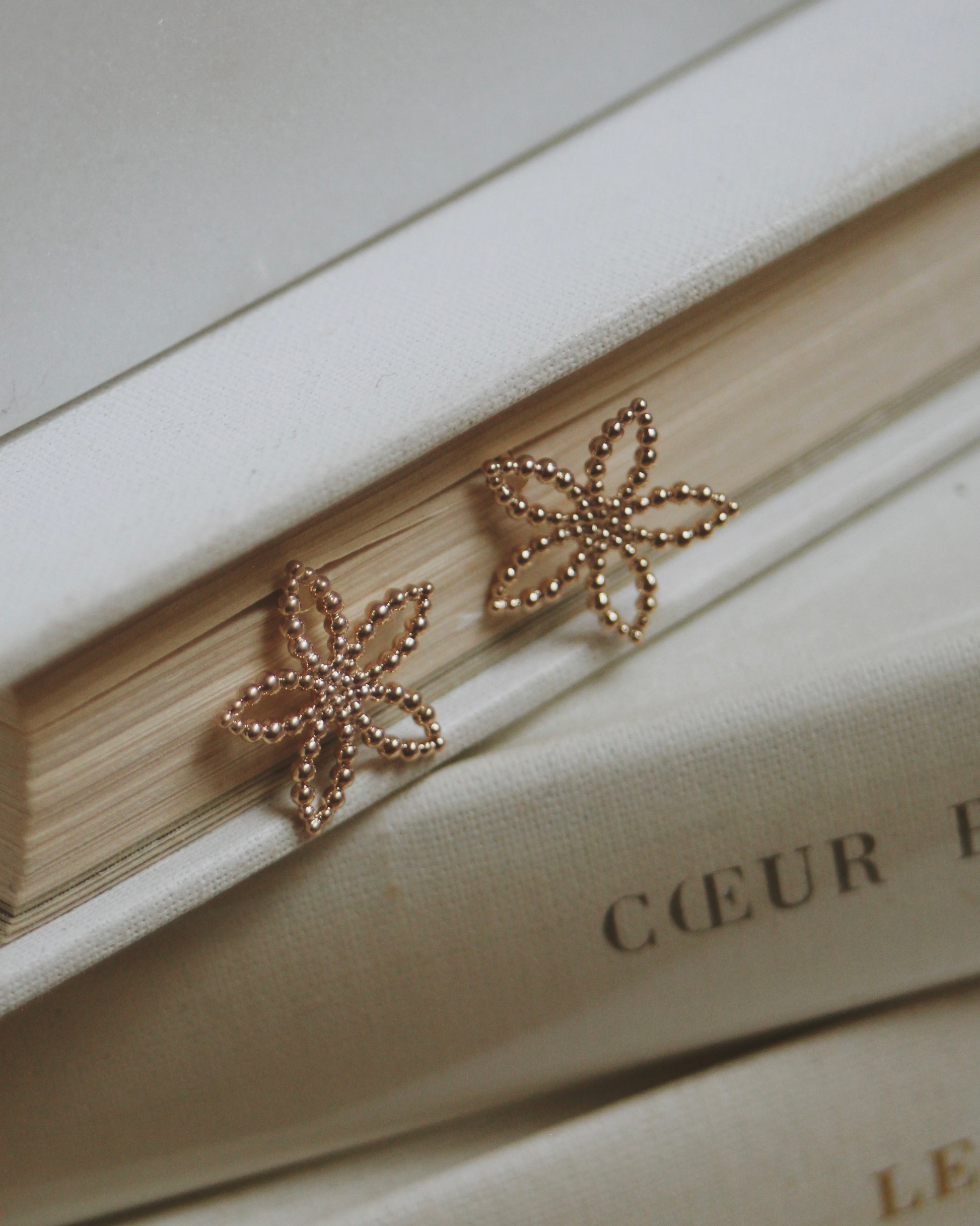 Boucles d'oreilles fleurs perlées