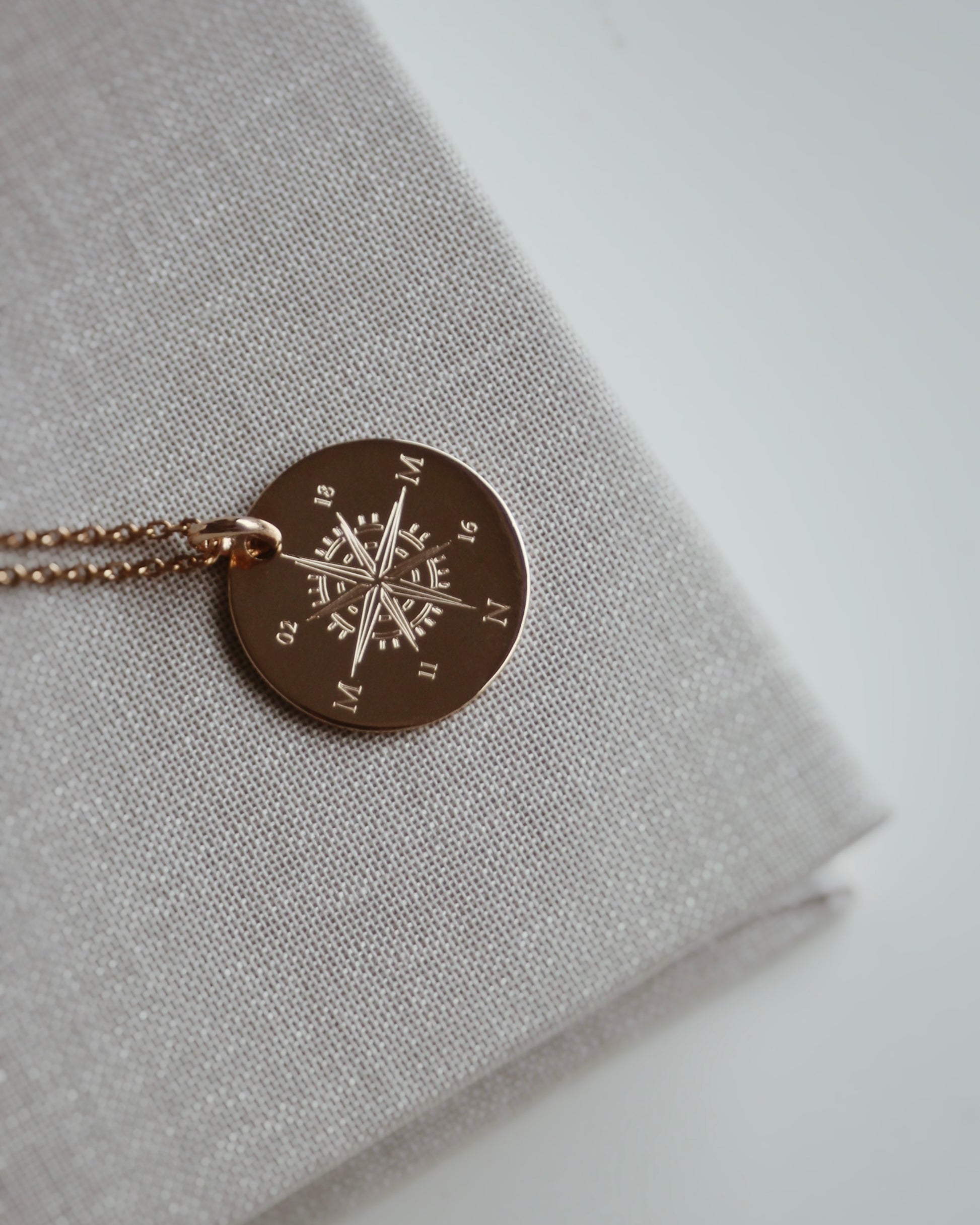 Médaille rose des vents (personnalisable)