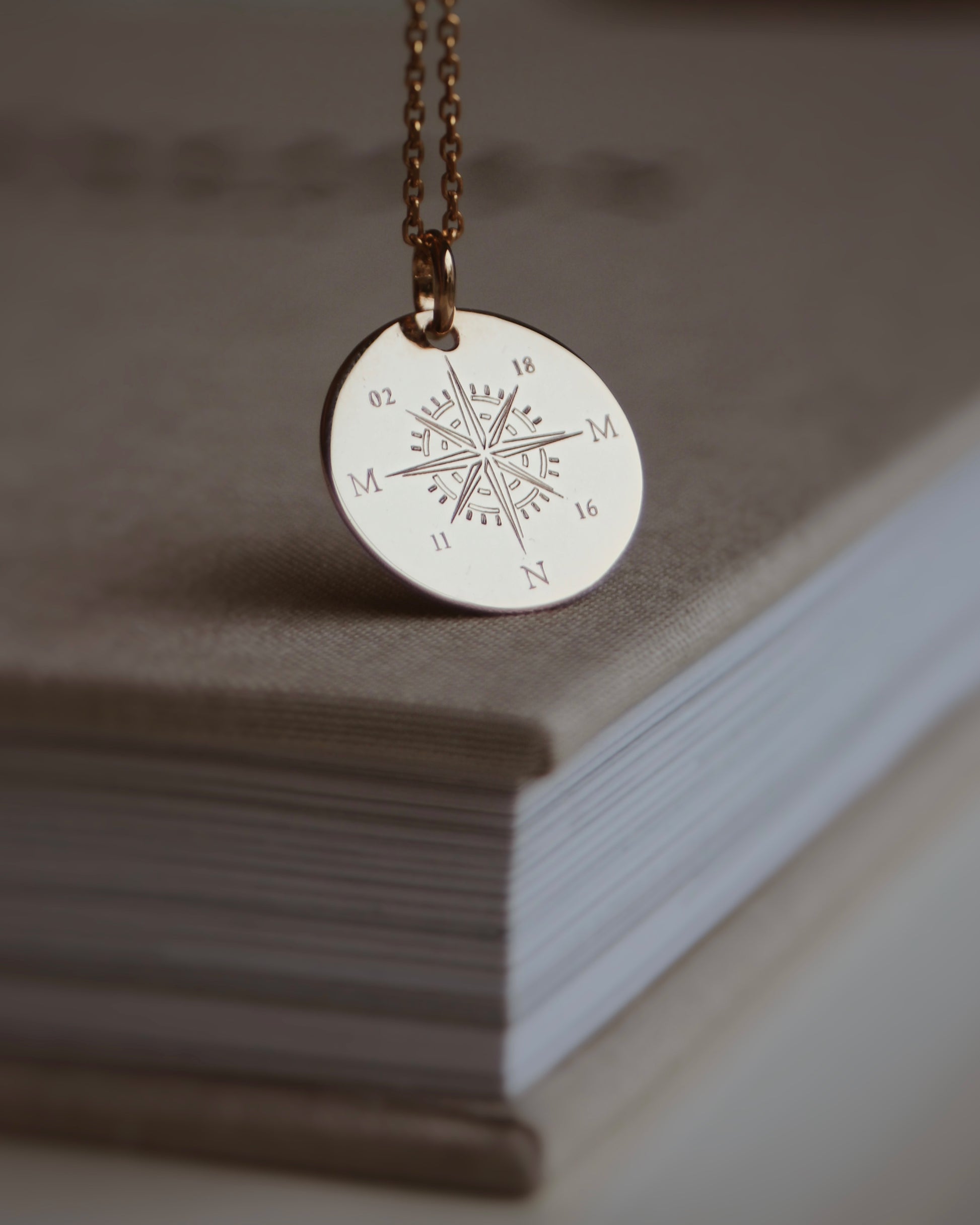 Médaille rose des vents (personnalisable)